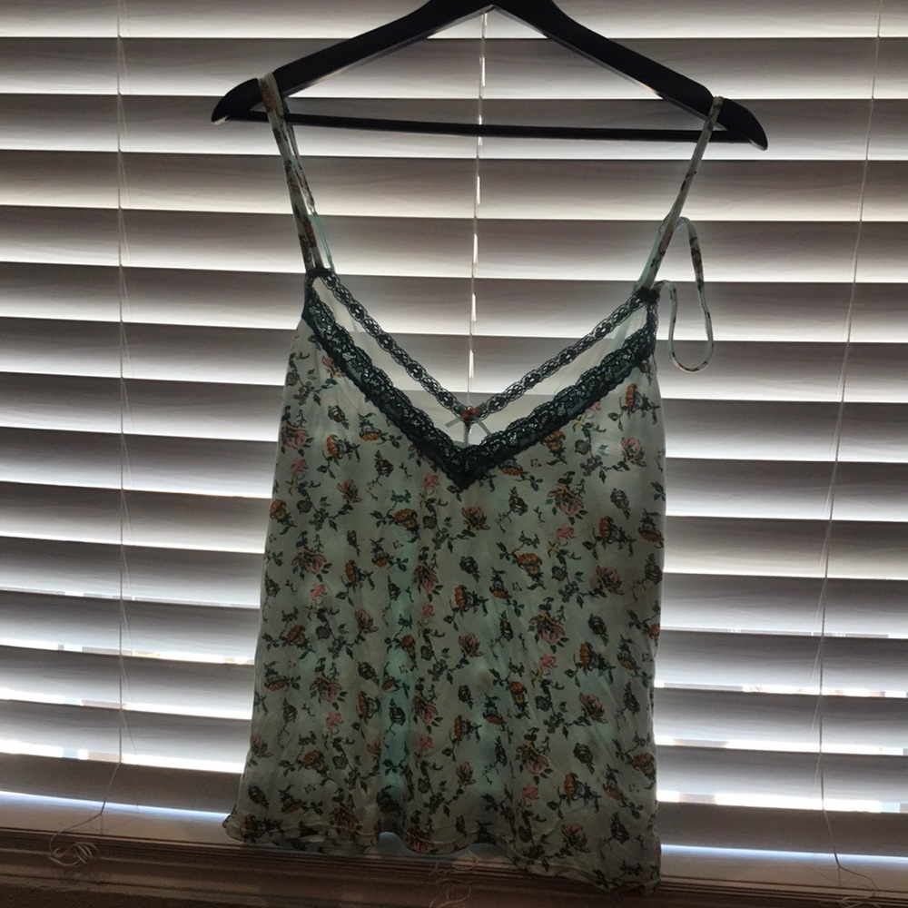 Jessica Simpson sleeping blouse 💕